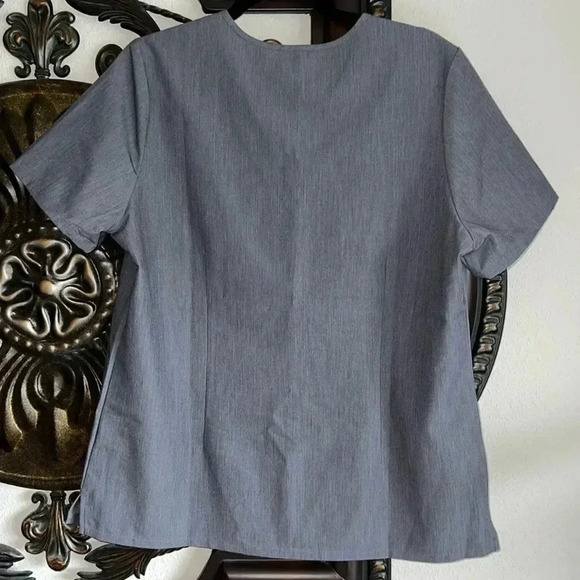 FIGS Men’s Graphite Gray Scrub Pullover Shirt Top 1 Pocket Large Short Sleeves - Picture 2 of 13